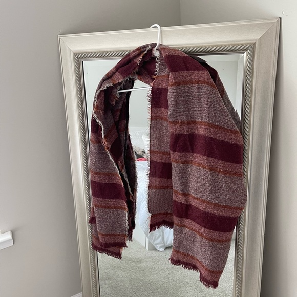 Old Navy Scraf - Picture 1 of 2